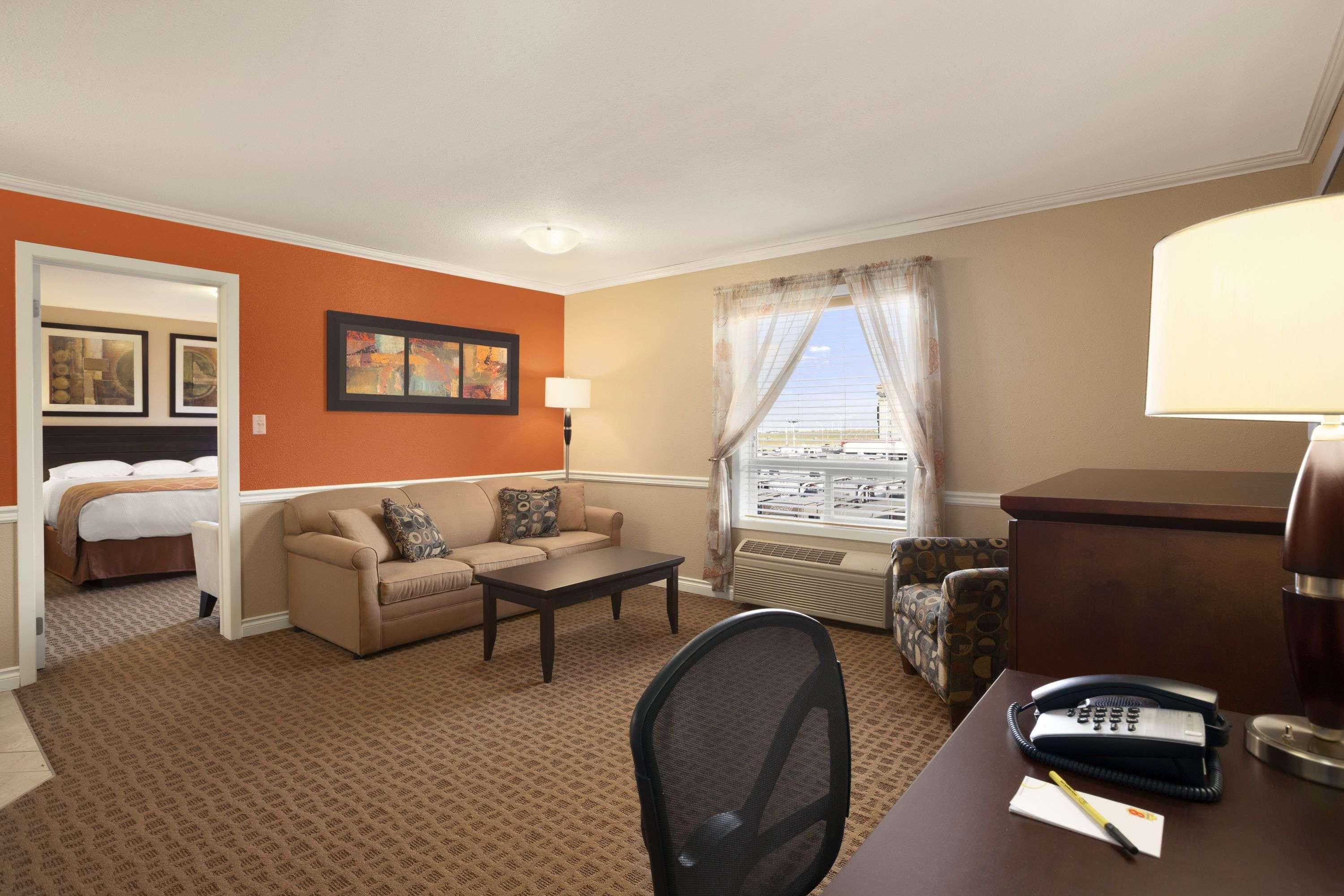 Hotel Super 8 By Wyndham Edmonton International Airport Leduc Zewnętrze zdjęcie